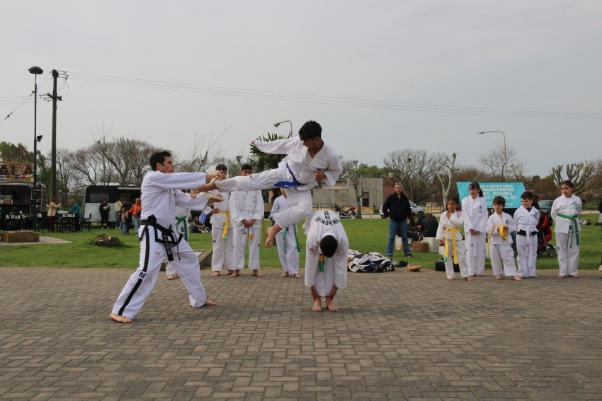 Con un gran marco de pblico se realiz el festejo por el Da del Nio