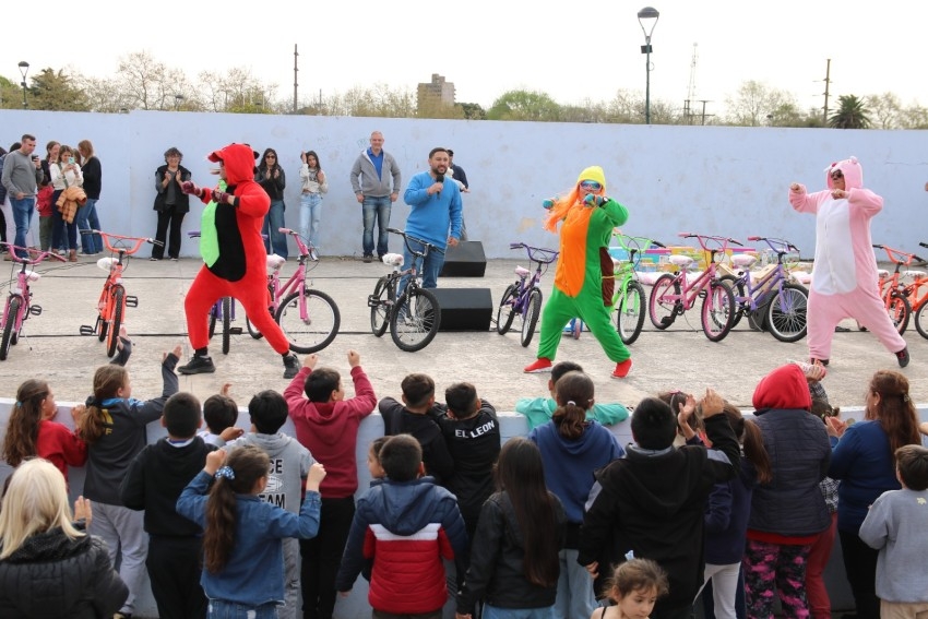 Con un gran marco de pblico se realiz el festejo por el Da del Nio
