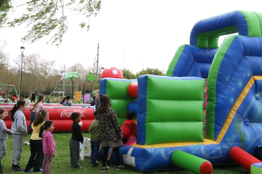 Con un gran marco de pblico se realiz el festejo por el Da del Nio