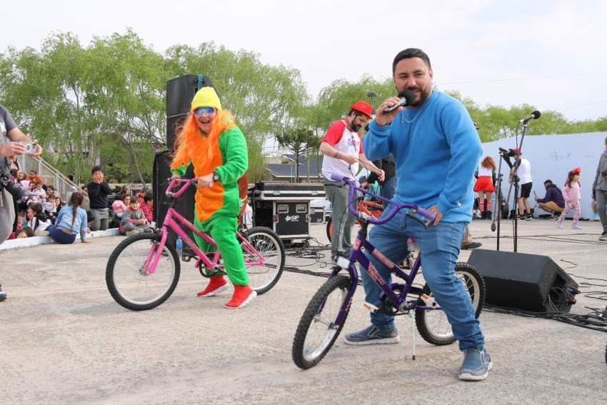 Con un gran marco de pblico se realiz el festejo por el Da del Nio