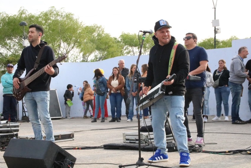 Con un gran marco de pblico se realiz el festejo por el Da del Nio