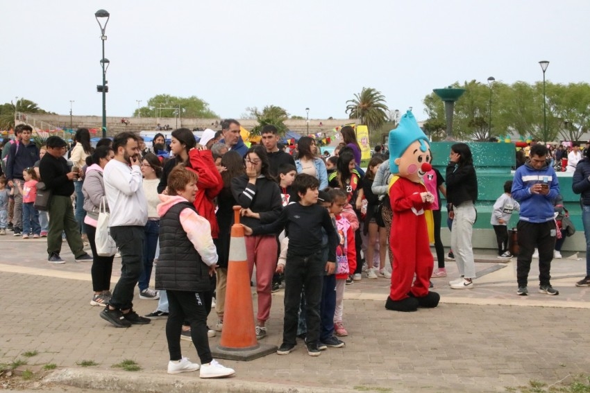 Con un gran marco de pblico se realiz el festejo por el Da del Nio