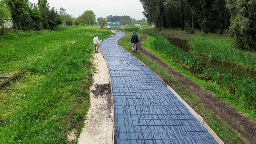 Comenzaron los trabajos de hormigonado sobre las veredas del Parque de