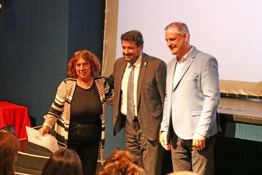 Madariaguenses recibieron sus escrituras por parte del Ministro Mena y