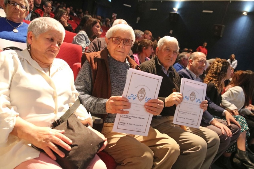 Madariaguenses recibieron sus escrituras por parte del Ministro Mena y