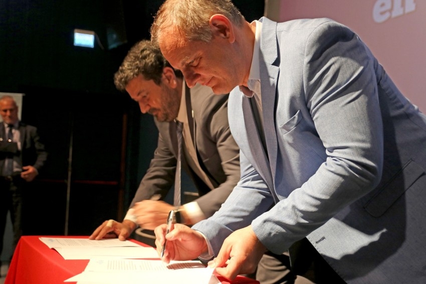 Madariaguenses recibieron sus escrituras por parte del Ministro Mena y