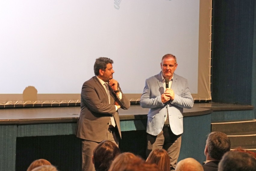 Madariaguenses recibieron sus escrituras por parte del Ministro Mena y