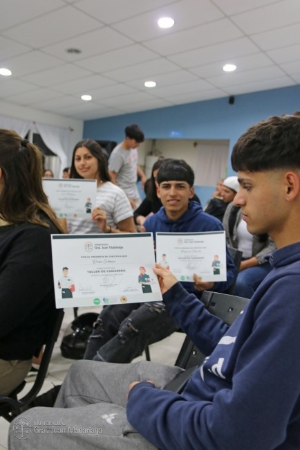 Jvenes madariaguenses culminaron el curso de camarero