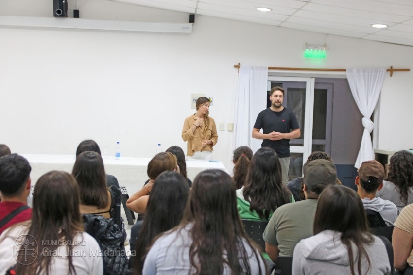 Jvenes madariaguenses culminaron el curso de camarero