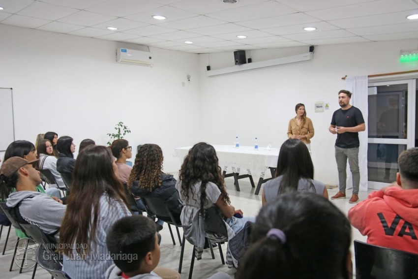 Jvenes madariaguenses culminaron el curso de camarero