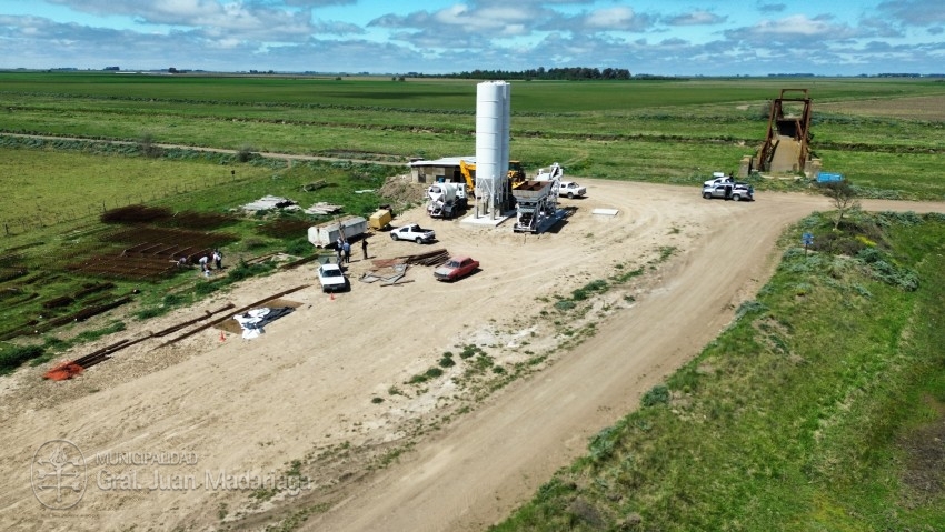 Santoro recorri la obra del nuevo puente del Canal 5