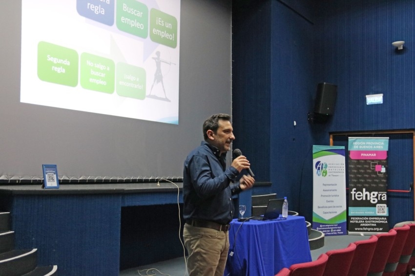 Ms de 80 jvenes participaron del taller de armado y diseo de un CV