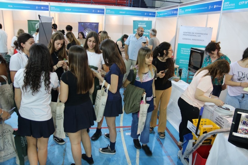 Ms de 700 jvenes visitaron la Expo Educativa 2024