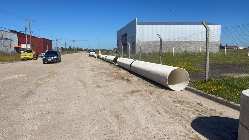 Se est� realizando una importante obra de cord�n cuneta y desag�e pluv