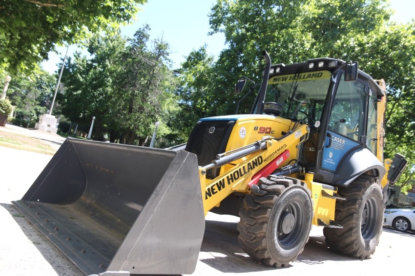 El municipio adquiri� una nueva retro-pala para la CASER