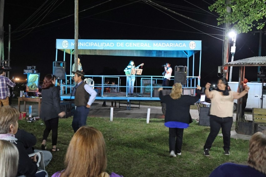 Con un excelente marco de pblico inici en ciclo Folclore en los Barr