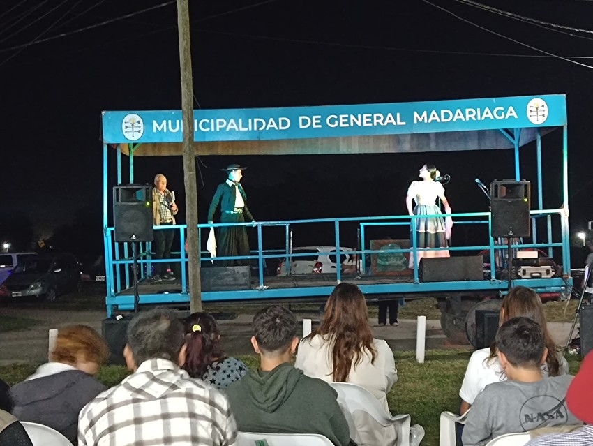 Con un excelente marco de pblico inici en ciclo Folclore en los Barr