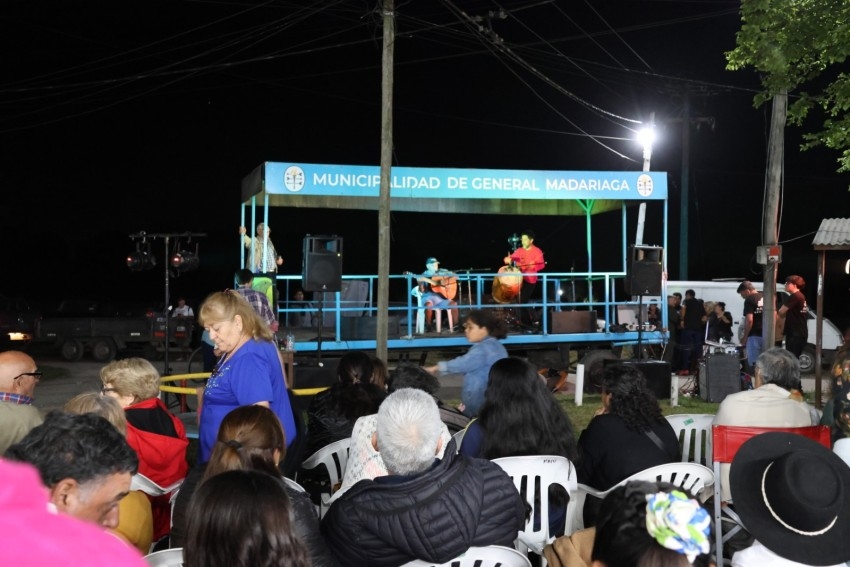 Con un excelente marco de pblico inici en ciclo Folclore en los Barr