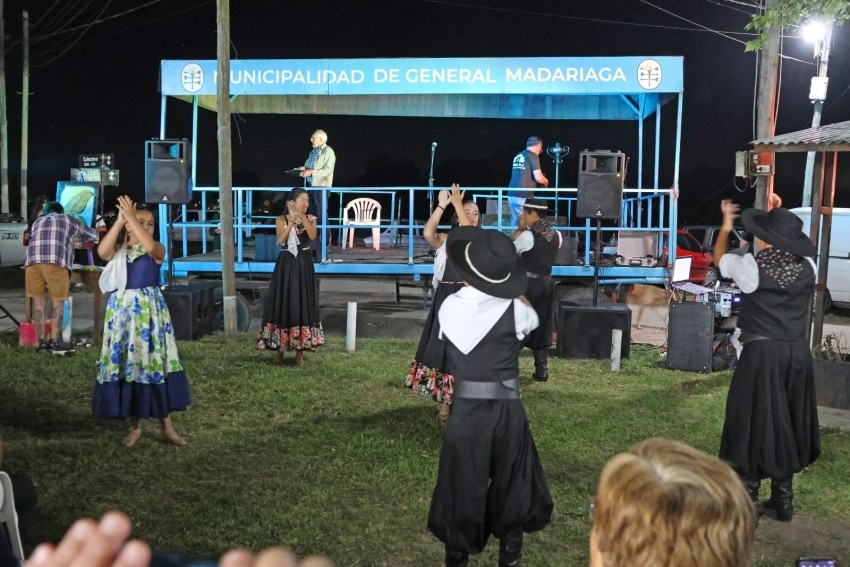 Con un excelente marco de pblico inici en ciclo Folclore en los Barr