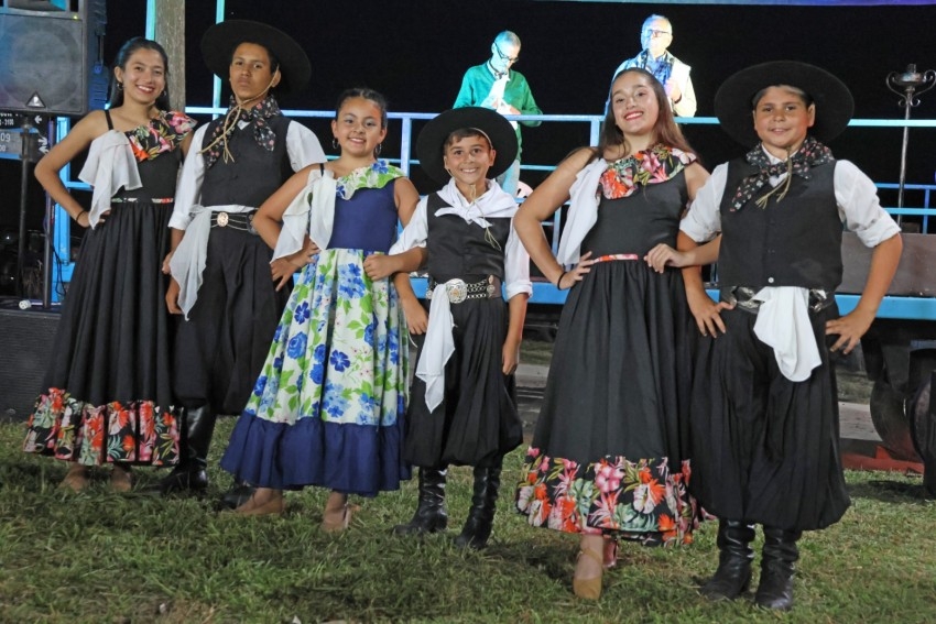 Con un excelente marco de pblico inici en ciclo Folclore en los Barr