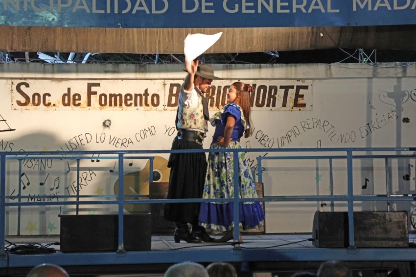 El folclore pas por el barrio Norte