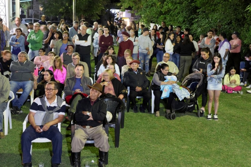 El folclore pas por el barrio Norte