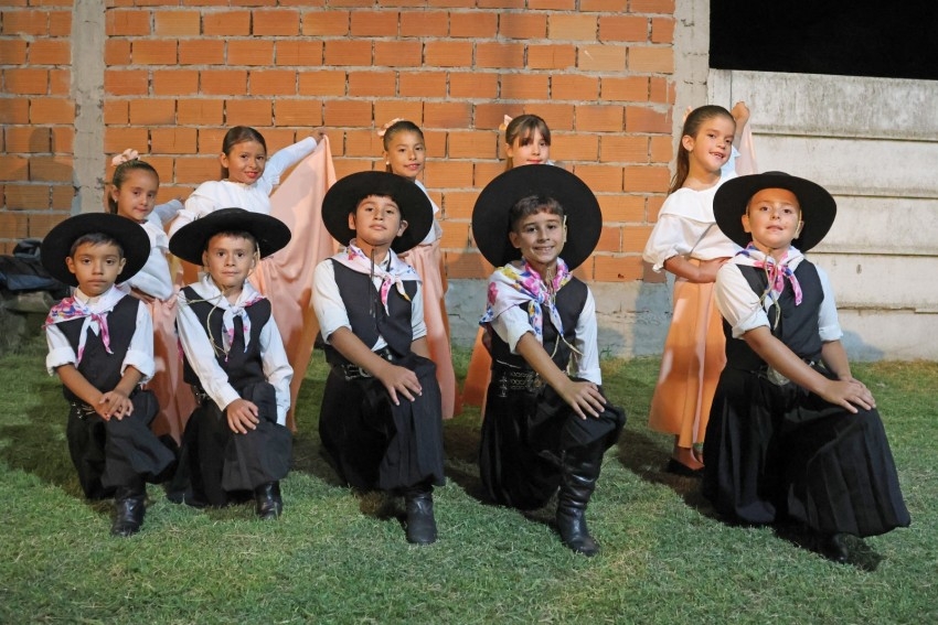 El folclore pas por el barrio Norte