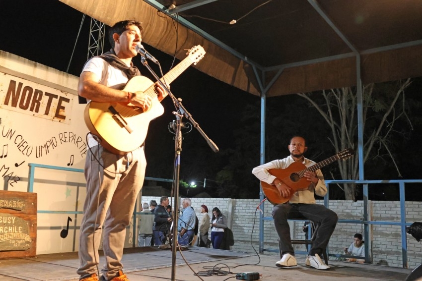 El folclore pas por el barrio Norte