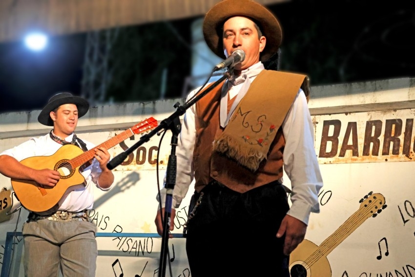 El folclore pas por el barrio Norte