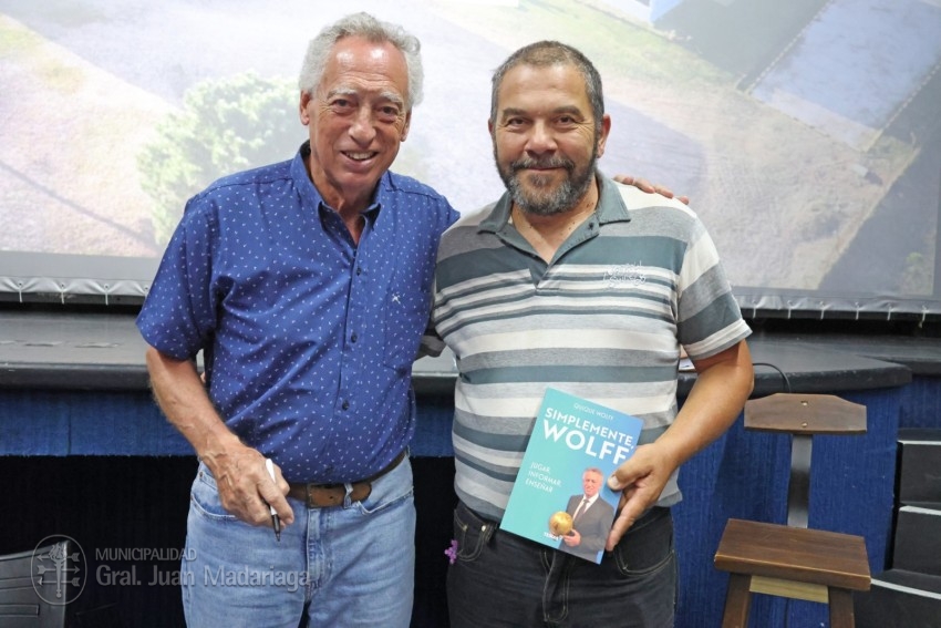 El pblico disfrut de ancdotas, vivencias y recuerdos en la presenta