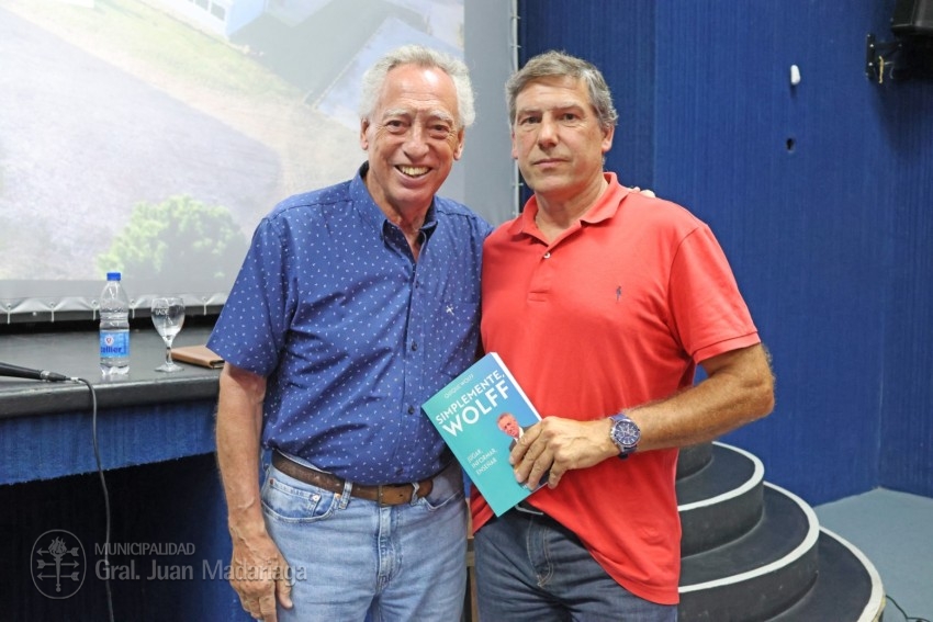 El pblico disfrut de ancdotas, vivencias y recuerdos en la presenta