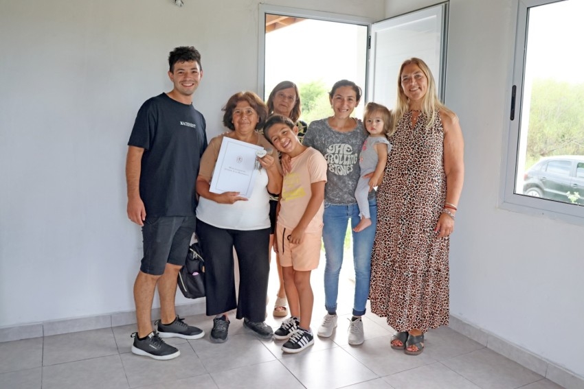 Entregaron una vivienda en el barrio El Ceibo