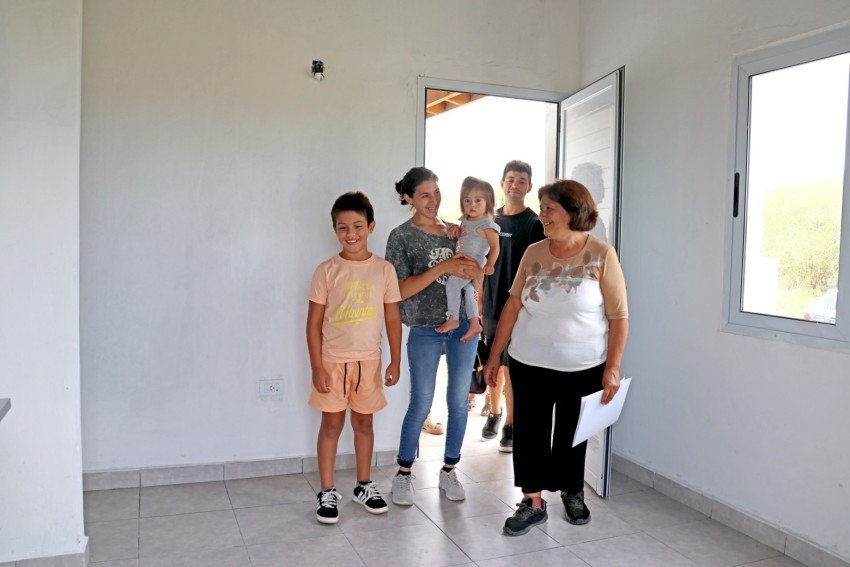 Entregaron una vivienda en el barrio El Ceibo