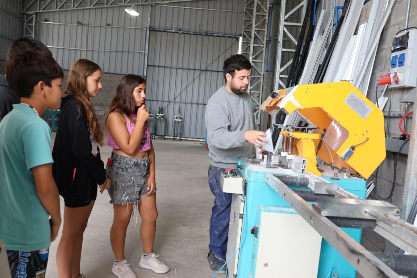 Los chicos de la Colonia de Verano visitaron el Parque Industrial