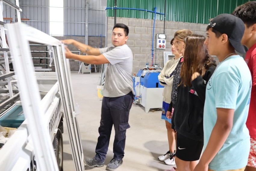 Los chicos de la Colonia de Verano visitaron el Parque Industrial