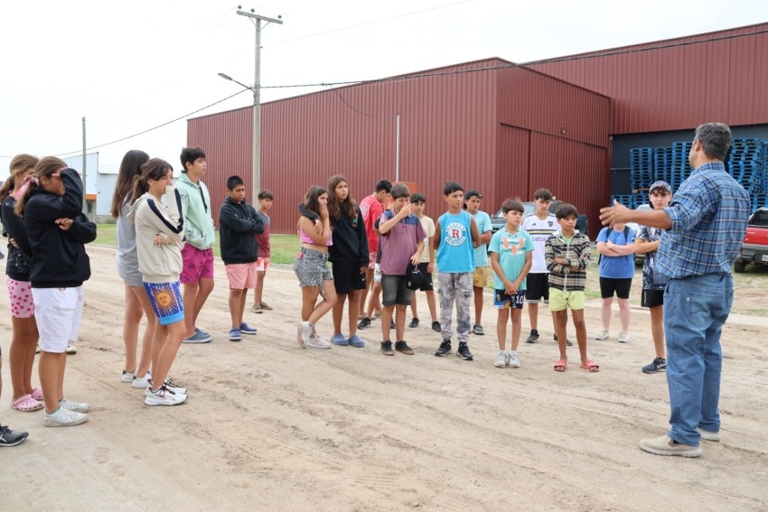 Los chicos de la Colonia de Verano visitaron el Parque Industrial