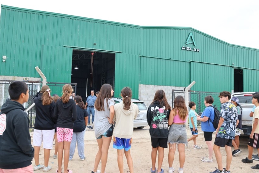 Los chicos de la Colonia de Verano visitaron el Parque Industrial