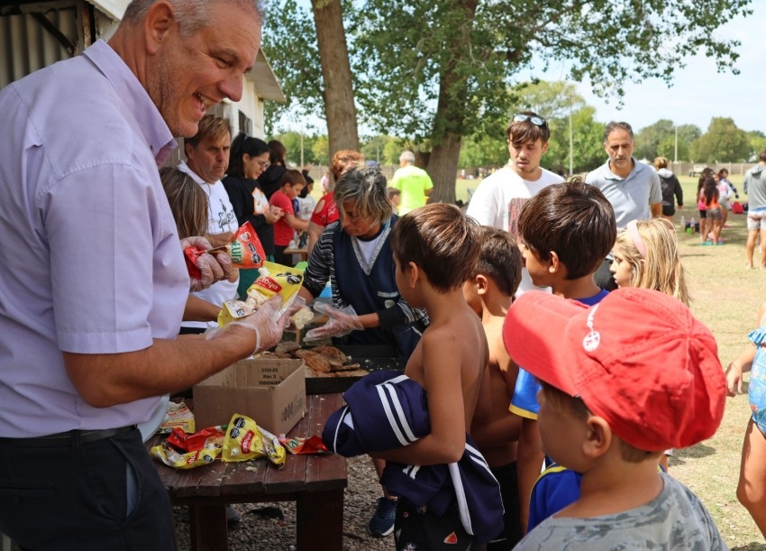 Con una hamburgueseada realizaron el cierre oficial de la Colonia de V