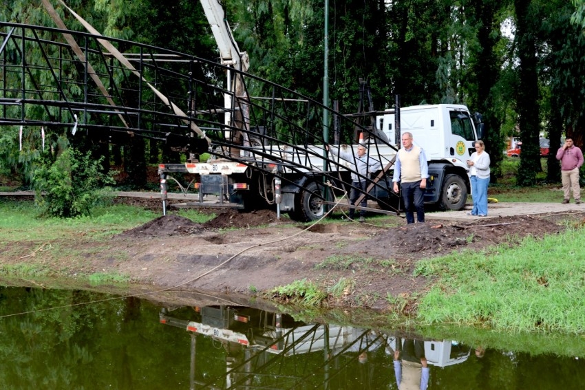 Comenz el montaje del puente en el Parque de la Estacin