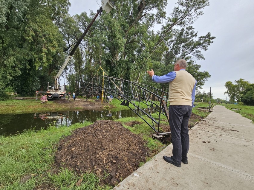 Comenz el montaje del puente en el Parque de la Estacin