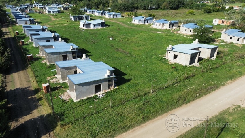 Santoro recorri� la obra de las 70 Viviendas