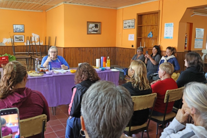 Con m�s de 30 asistentes se realiz� el �ltimo curso de conservas