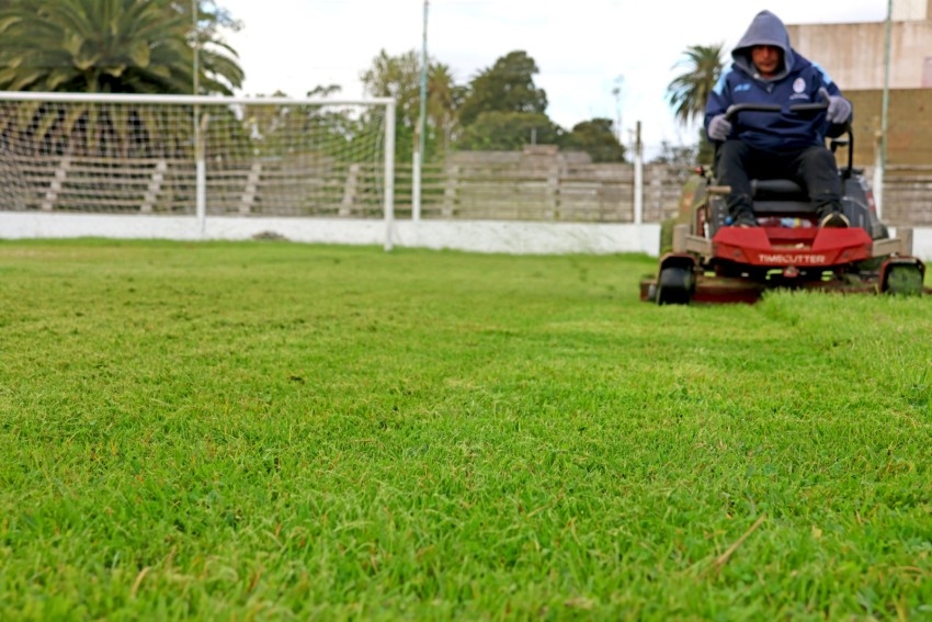 Riego automatizado en el Estadio Municipal: Culminaron la primera etap
