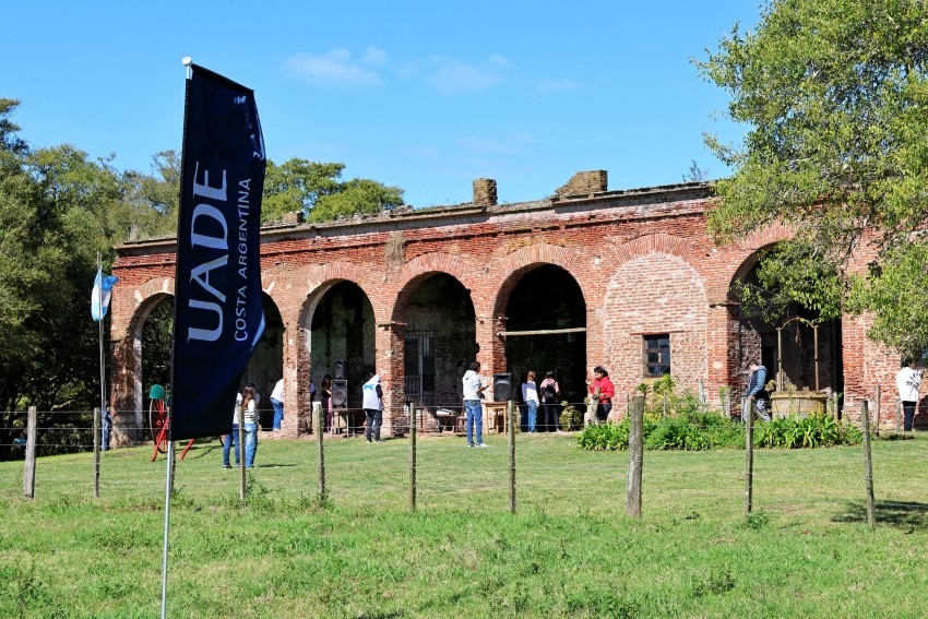 Alumnos de UADE visitaron La Invernada para realizar proyectos de rest