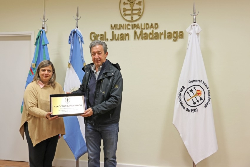 Otorgaron un reconocimiento al Aeroclub por sus 70 aniversario