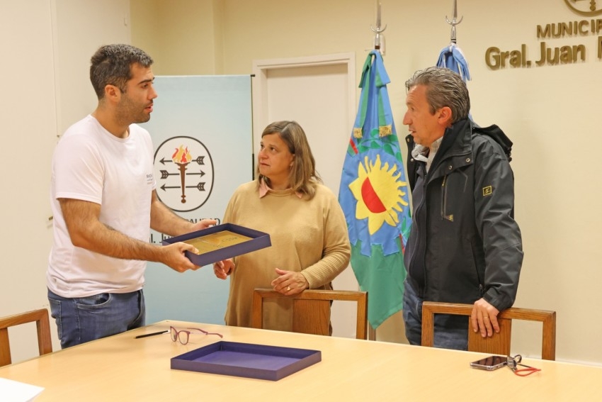 Otorgaron un reconocimiento al Aeroclub por sus 70 aniversario