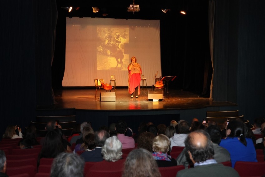 Yamila Cafrune brind� un excelente show en Madariaga