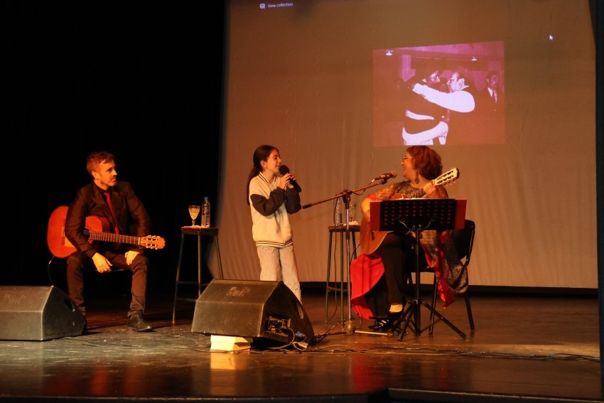 Yamila Cafrune brind� un excelente show en Madariaga