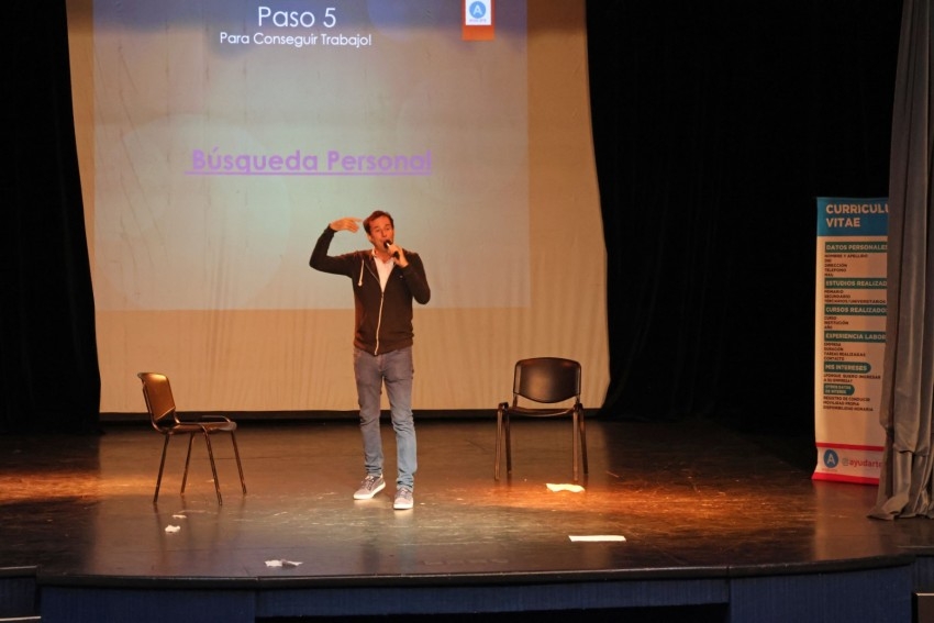 J�venes del �ltimo a�o de las secundarias participaron de una Capacita