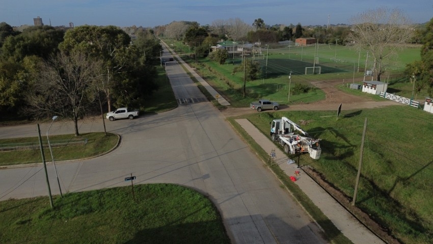 Continan los trabajos de iluminacin sobre las veredas de calle Rivad